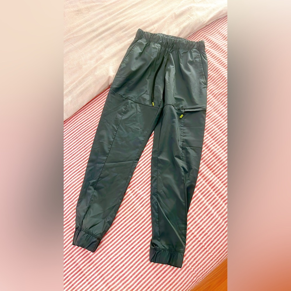 【sold】Unipro Mens Joggers Sweatpants Size Medium GREEN Pocket Qwick-Dry  New